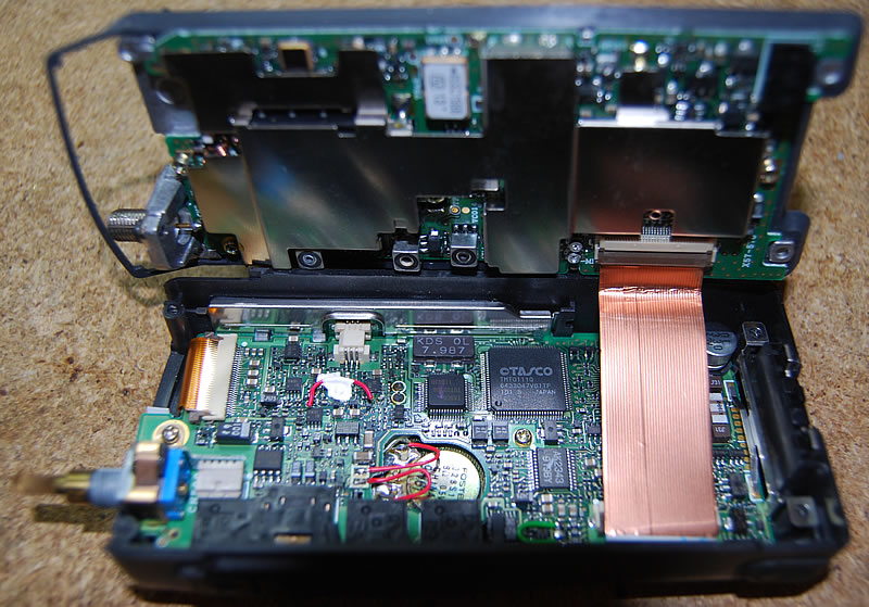 Kenwood
          TH-F7E Circuit Board Closeup